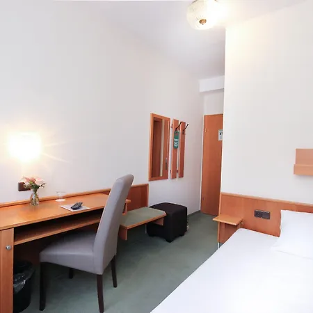 City Hotel Würzburg Hotel 2*