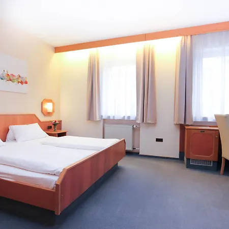 City Hotel Würzburg 2*