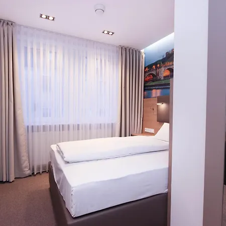 City Hotel Würzburg 2*