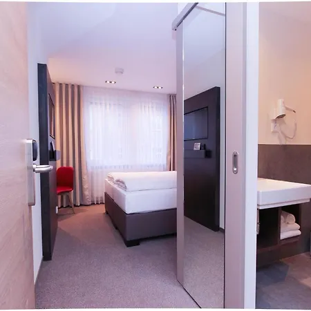 City Hotel Würzburg 2*